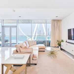 Luxury 2 Bedroom Beachfront W Stunning Sea View دبي